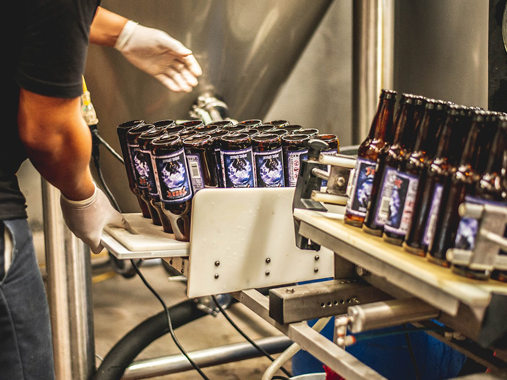 為什么啤酒瓶都是棕色和綠色的？