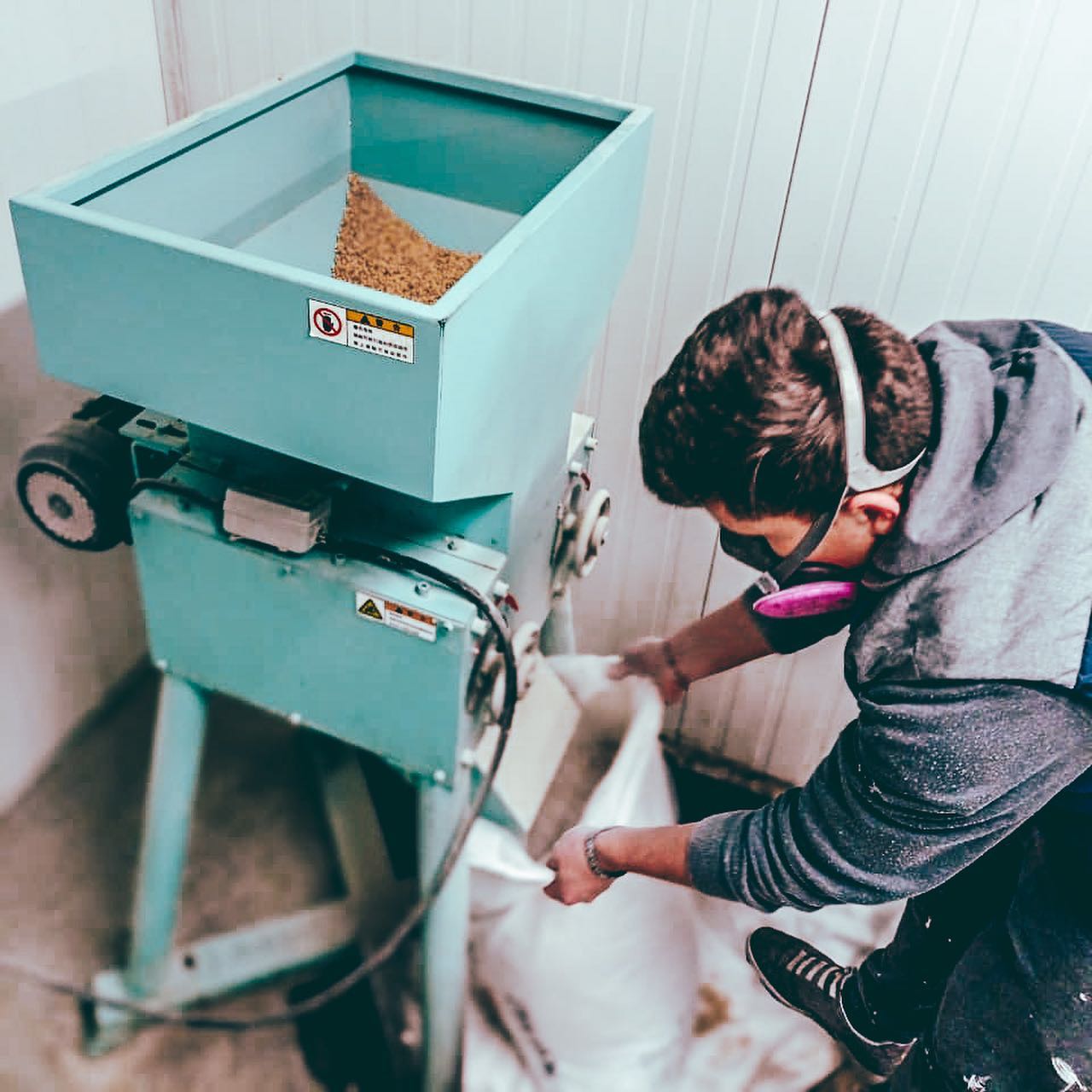 開辦一個啤酒廠至少需要什么設備？