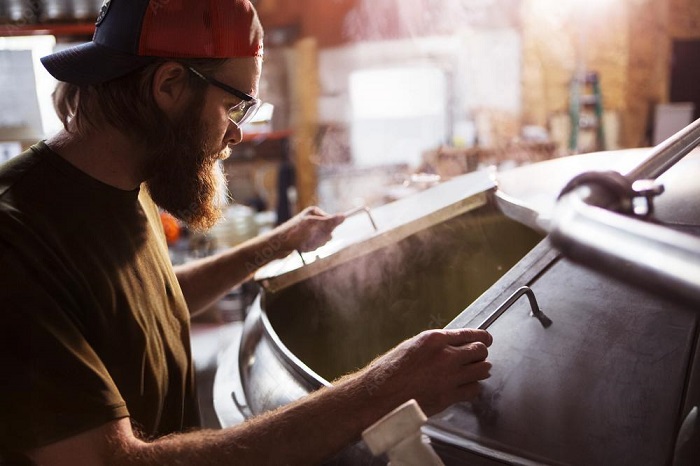 啤酒廠自動化的時代背景下，釀造工人該何去何從？